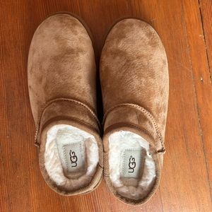 Chestnut UGG slipper size 8